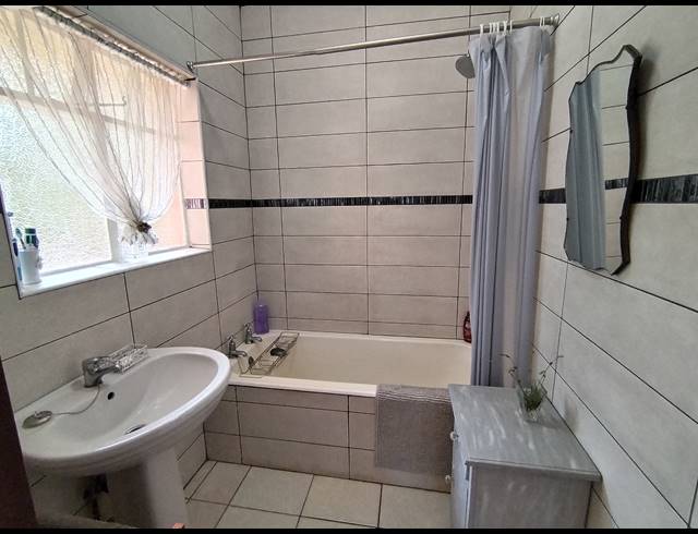 2 BEDROOM APARTMENT FOR SALE IN SCOTTBURGH CENTRAL